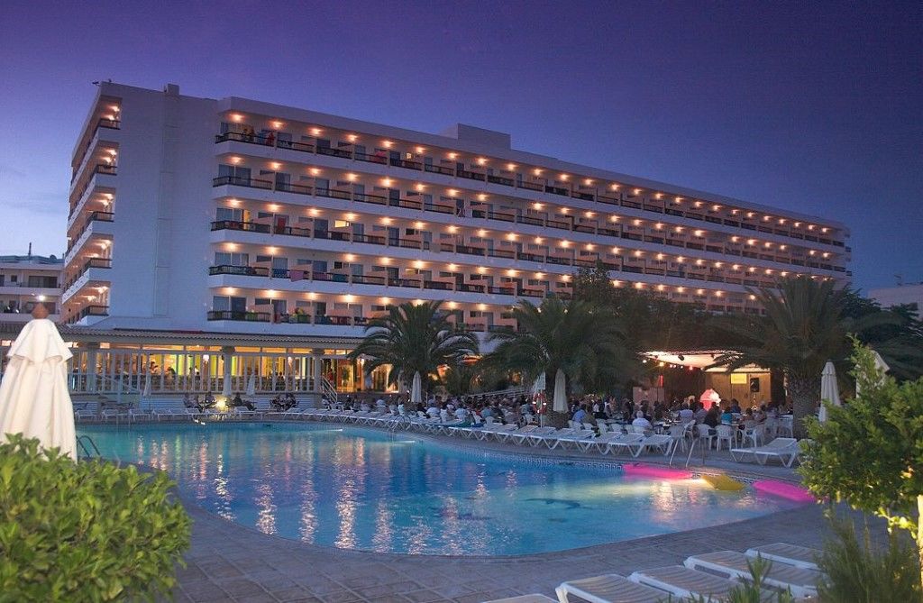 Hotel Caribe Es Canar  Exterior photo
