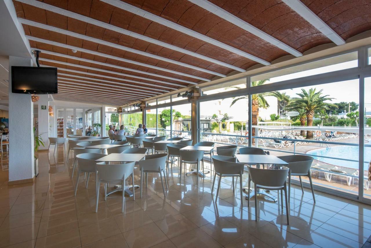 Hotel Caribe Es Canar  Exterior photo